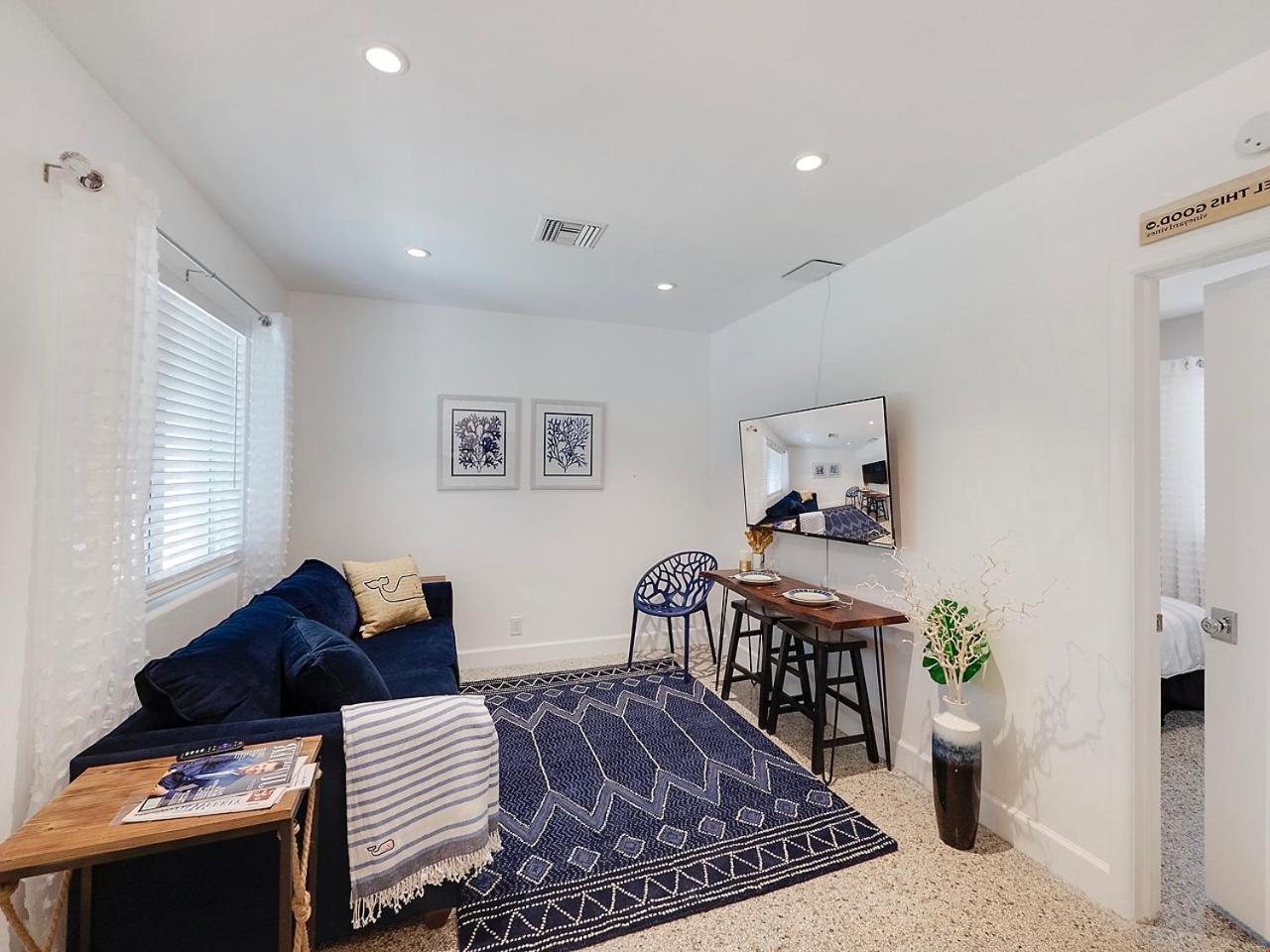 Beautiful 1 Bedroom Steps To The Beach! West Palm Beach Esterno foto